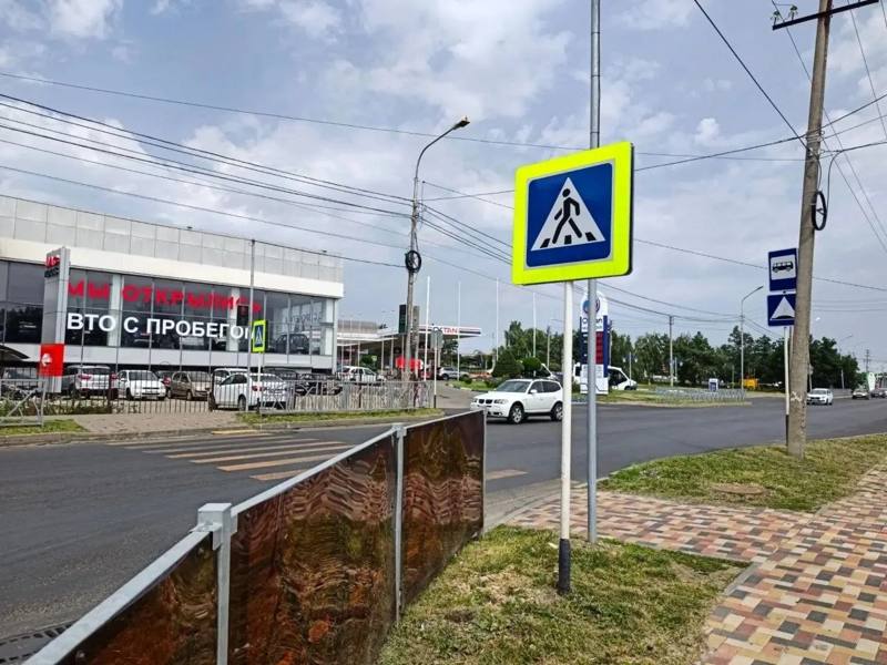⚡ Новый светофор установили сегодня на перекрёстке Октябрьской и бульвара Зелёная роща