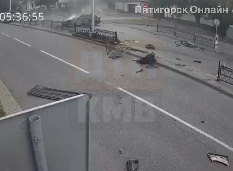 🥲 Момент серьезной аварии в Пятигорске попал на камеры