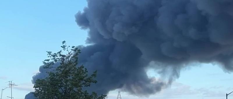 ❗Пять человек погибли при ударе БПЛА по Московской области, а в Ленобласти горит склад…