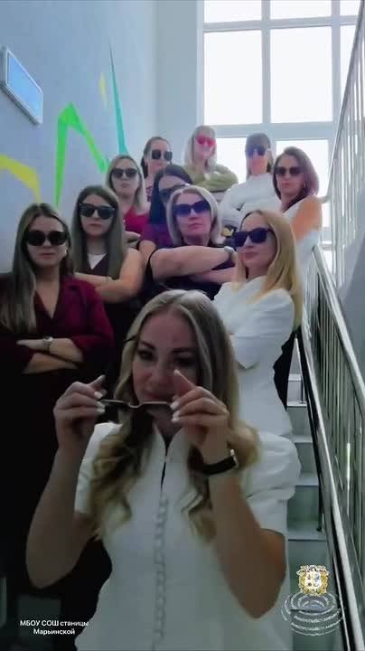 ​🤩Когда учитель говорит: «Я слежу за тем, что сейчас слушает молодежь»