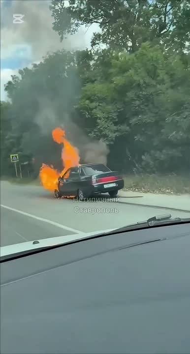 ​❗ Автомобиль полыхает на въезде со стороны Татарки