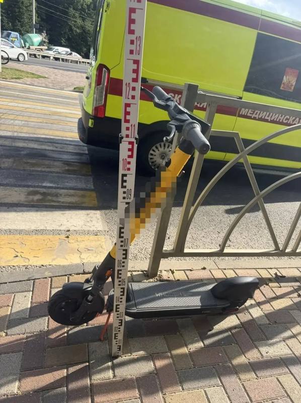 ​🤬 Несовершеннолетние самокатчики попали под машину в Ставрополе