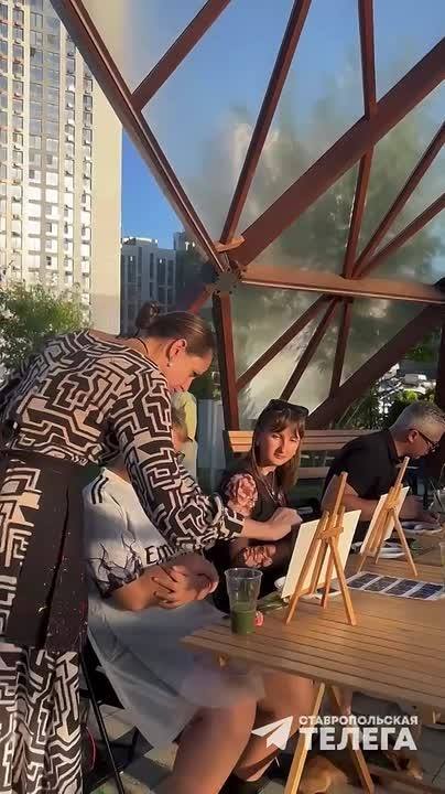 ​🎨 Творческие мастер-классы проходят сегодня в Сквере Героев