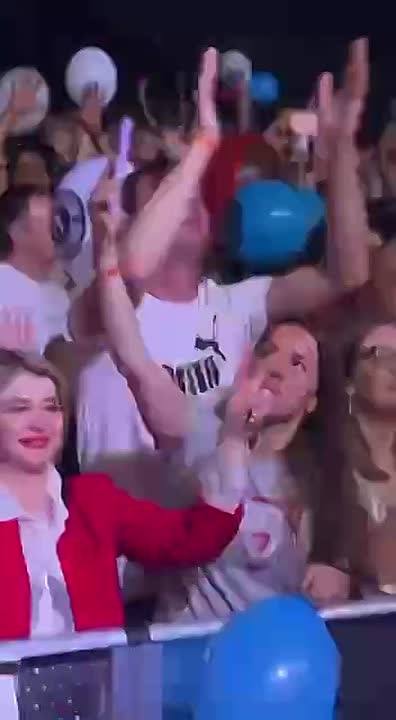​😁 Тем временем ставропольцы отрываются на концерте «Ленинграда» в Минводах