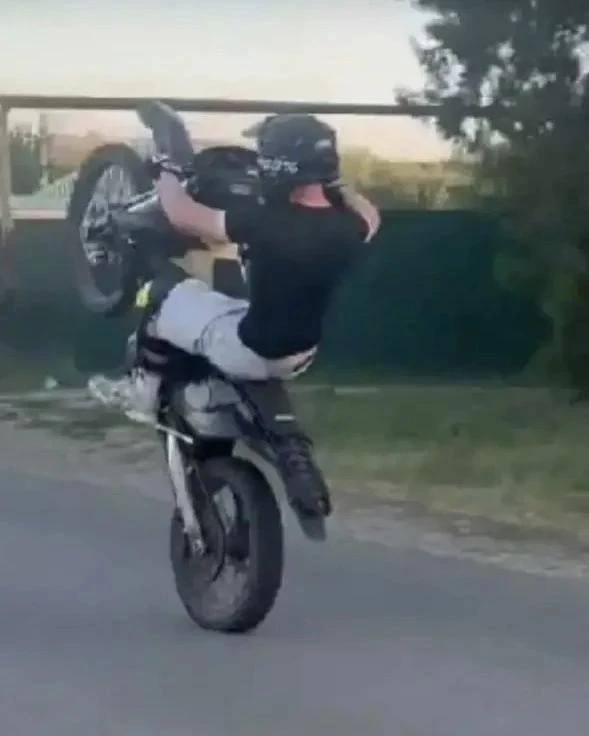 ​🏍«Он больше так не будет»: опасные игры со стальным конем закончились протоколами в селе…