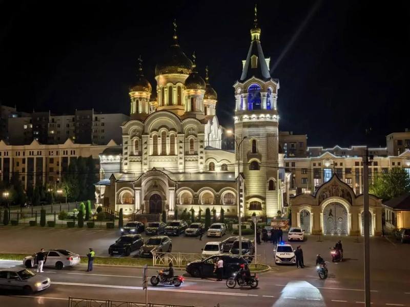 ​🤔Скопление байкеров и полиции у Владимирского собора озадачило ставропольцев