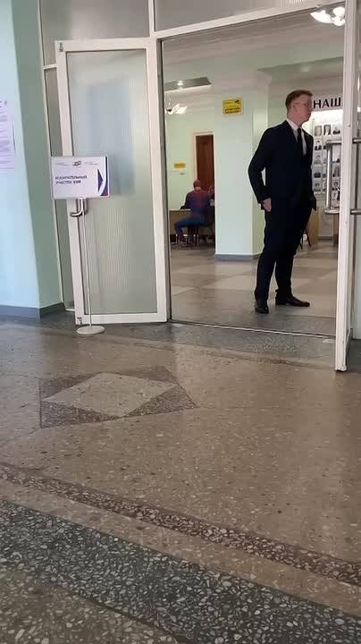 ​😊Человек-паук лично проинспектировал выборы