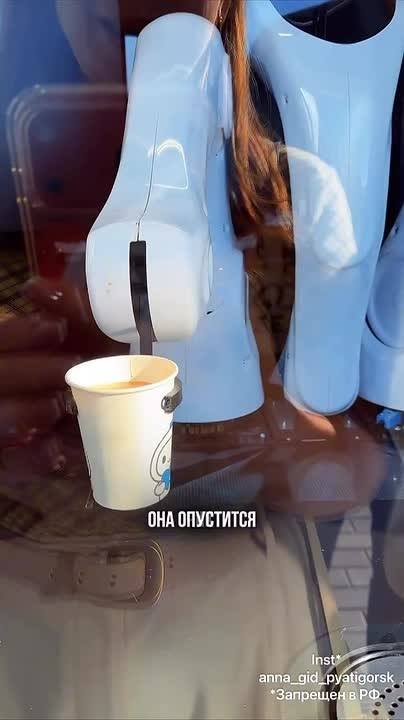 ​🤖Аэропорт Минвод тестирует кофейного андроида: миссия провалена