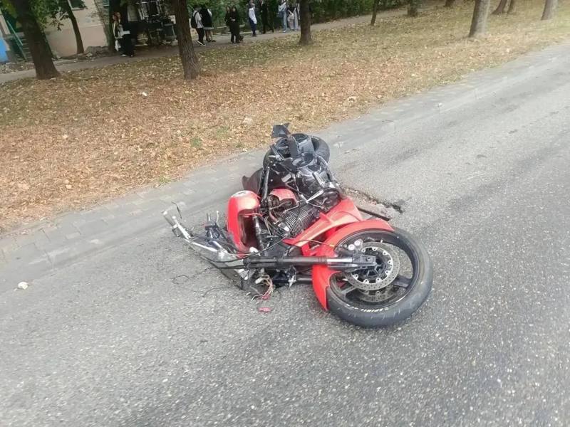 ​😱 Мотоциклист врезался в столб и погиб в Пятигорске
