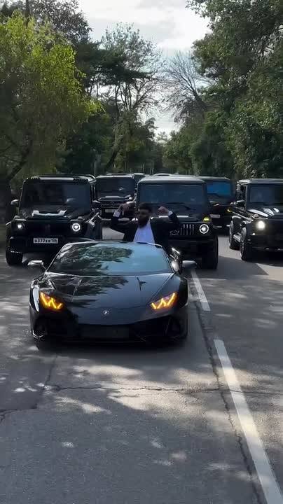 Черная Lamborghini, Mercedes-Benz G-Class и дрифт: пафосная свадьба в Ессентуках завирусилась…