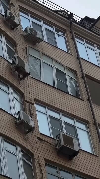 Газовый баллон взорвался в многоэтажке в соседнем Каспийске