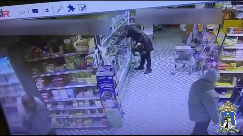 Мужчина обокрал сетевой магазин в Новопавловске